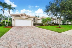 8490 S Lake Forest Dr, Davie, FL 33328, Sold 11/15/21