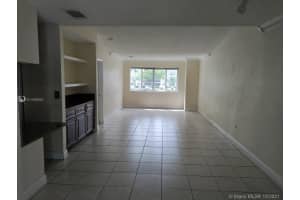 17330 NW 67th Pl, Hialeah, FL 33015, Sold 12/10/21
