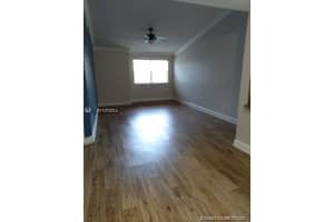 18314 NW 68th Ave, Hialeah, FL 33015, Sold 08/30/21