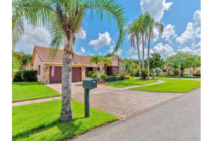10401 NW 7th St, Plantation, FL 33324, Sold 10/07/21
