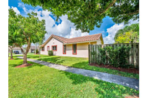 10401 NW 7th St, Plantation, FL 33324, Sold 10/07/21