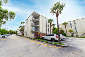 6900 N Kendall Dr APT A107, Pinecrest, FL 33156, Sold 11/03/21