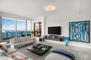 200 Biscayne Blvd Way, Miami, FL 33131, Sold 05/20/22