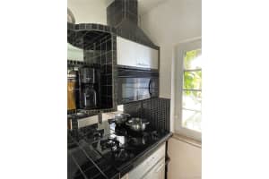 723 14th Pl, Miami Beach, FL 33139, Sold 11/18/21