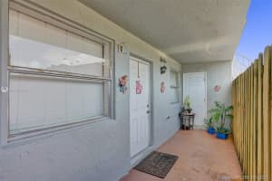 15461 SW 81st Cir Ln, Miami, FL 33193, Sold 09/24/21