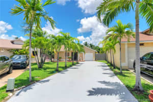 921 SW 112th Ave, Pembroke Pines, FL 33025, Sold 10/28/21