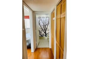17000 NW 67th Ave APT 402, Hialeah, FL 33015, Sold 09/03/21