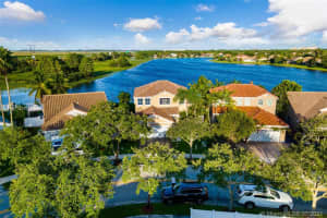 955 Falling Water Rd, Weston, FL 33326, Sold 10/01/21