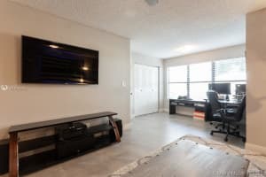 2900 S University Dr, Davie, FL 33328, Sold 08/17/21