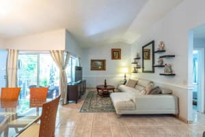 1375 Cottonwood Cir, Weston, FL 33326, Sold 08/17/21