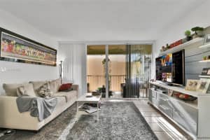 9210 Fontainebleau Blvd, Miami, FL 33172, Sold 11/04/21