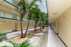 8320 NW 8th St, Miami, FL 33126, Sold 02/04/22