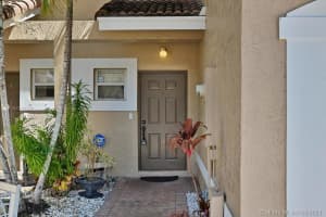 9073 NW 55th St, Sunrise, FL 33351, Sold 09/20/21