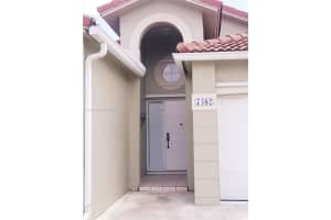 7482 NW 168th St, Hialeah, FL 33015, Sold 12/02/21