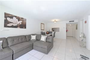 9310 Fontainebleau Blvd, Miami, FL 33172, Sold 09/22/21