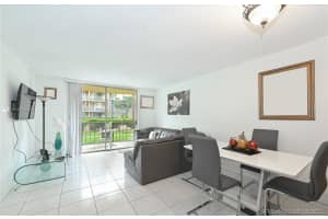 9310 Fontainebleau Blvd, Miami, FL 33172, Sold 09/22/21