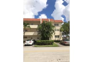 9400 N Hollybrook Lake Dr, Pembroke Pines, FL 33025, Sold 10/15/21