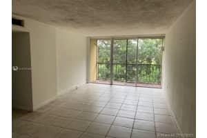 8870 Fontainebleau Blvd, Miami, FL 33172, Sold 10/19/21