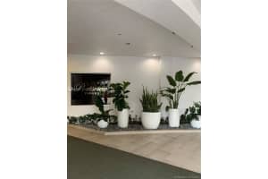 3610 Yacht Club Dr, Miami, FL 33180, Sold 11/12/21