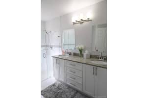 18601 NW 11th St, Pembroke Pines, FL 33029, Sold 09/24/21