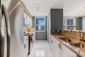 1155 Brickell Bay Dr, Miami, FL 33131, Sold 09/17/21