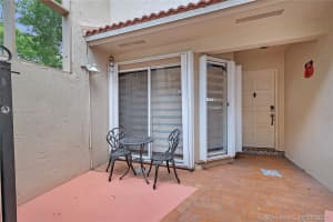 10281 NW 46th St, Doral, FL 33178, Sold 09/21/21