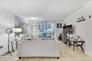 6970 NW 186th St, Hialeah, FL 33015, Sold 10/28/21