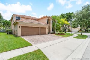 1303 NW 133rd Ave, Pembroke Pines, FL 33028, Sold 09/27/21