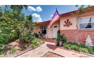 17301 NW 78th Pl, Hialeah, FL 33015, Sold 12/10/21