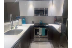 401 Ocean Dr, Miami Beach, FL 33139, Sold 11/01/21