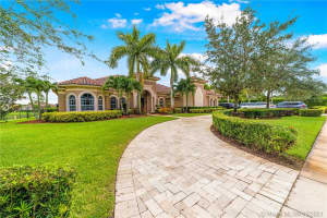 2701 Jockey Cir, Davie, FL 33330, Sold 09/30/21