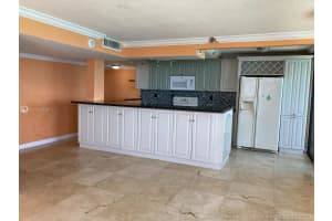 2555 Collins Ave, Miami, FL 33140, Sold 07/30/21