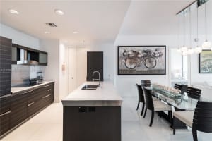 200 Biscayne Blvd Way, Miami, FL 33131, Sold 03/16/22