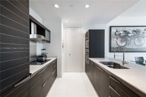 200 Biscayne Blvd Way, Miami, FL 33131, Sold 03/16/22