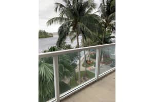 5077 NW 7th St, Miami, FL 33126, Sold 11/01/21