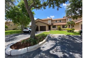 242 Lakeside Cir, Sunrise, FL 33326, Sold 10/01/21