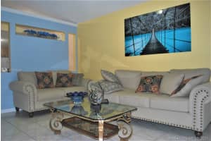 8913 NW 120th Terrace, Hialeah Gardens, FL 33018, Sold 09/22/21