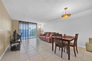 9360 Fontainebleau Blvd, Miami, FL 33172, Sold 09/14/21
