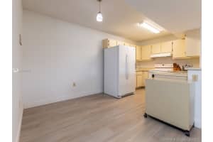 200 Palm Cir W, Pembroke Pines, FL 33025, Sold 09/20/21