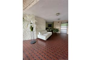 9682 Fontainebleau Blvd, Miami, FL 33172, Sold 09/30/21