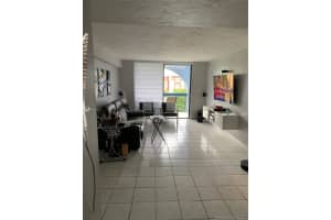 9440 Fontainebleau Blvd, Miami, FL 33172, Sold 01/05/22