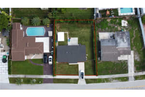 8010 NW 175th St, Hialeah, FL 33015, Sold 10/14/21