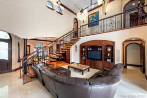 15525 NW 83rd Ct, Hialeah, FL 33016, Sold 10/11/21