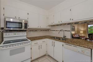 600 NE 14th Ave, Hallandale Beach, FL 33009, Sold 10/26/21