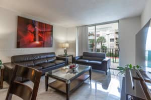 9320 Fontainebleau Blvd, Miami, FL 33172, Sold 11/15/21