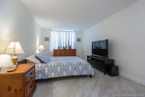 9320 Fontainebleau Blvd, Miami, FL 33172, Sold 11/15/21