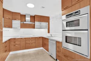 20937 Bay Ct, Miami, FL 33180, Sold 10/19/21