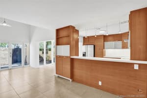 20937 Bay Ct, Miami, FL 33180, Sold 10/19/21