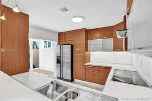 20937 Bay Ct, Miami, FL 33180, Sold 10/19/21