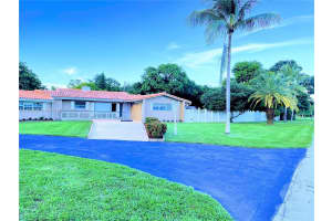 720 SW 44th Ave, Plantation, FL 33317, Sold 12/03/21